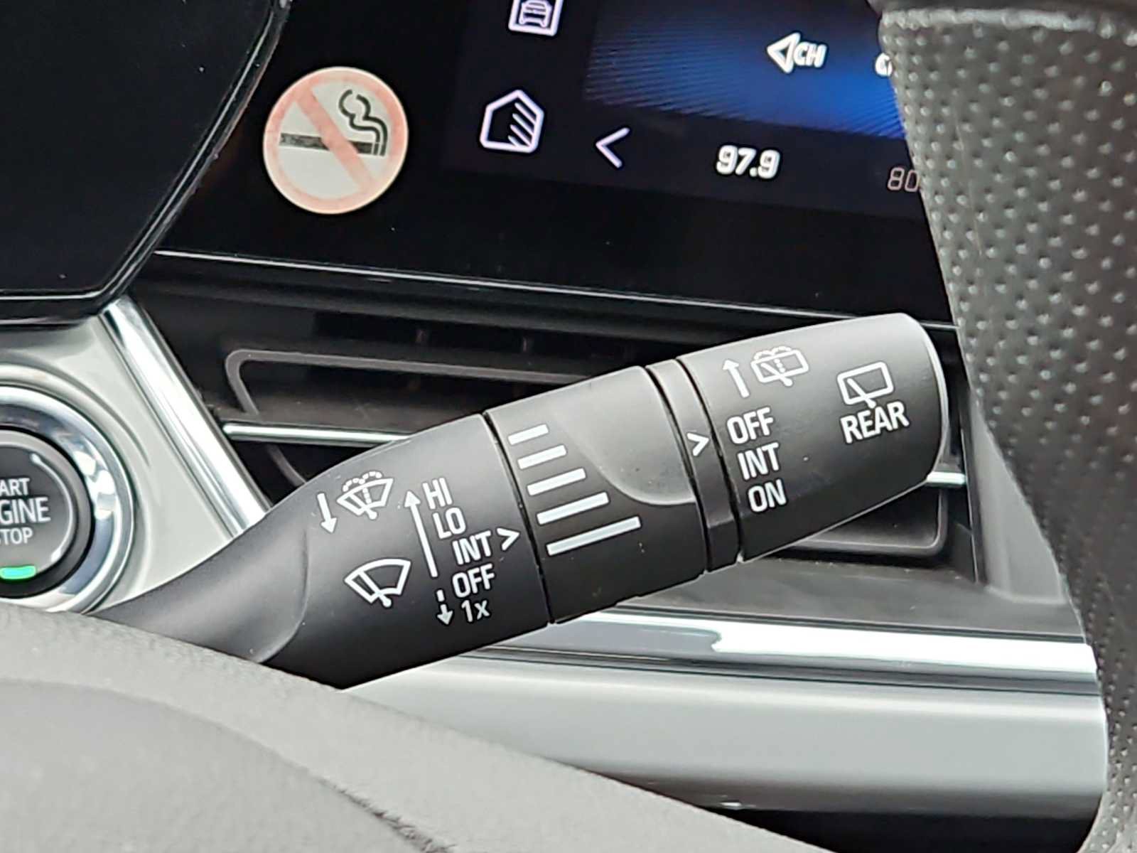 Used 2025 Chevrolet Trax LT FWD image 18