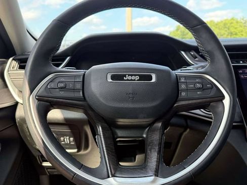 Used 2023 Jeep Grand Cherokee Limited AWD/4WD image 21
