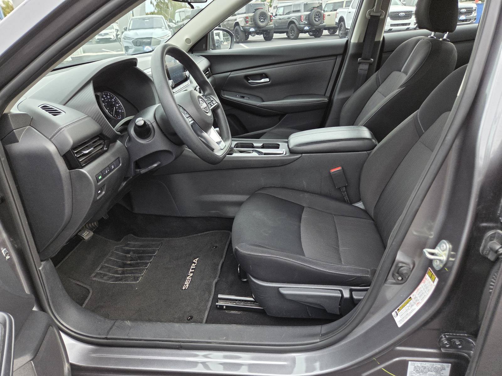 Used 2025 Nissan Sentra SV FWD image 10