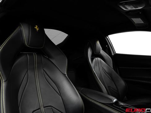 Used 2020 Ferrari 812 Superfast RWD image 40
