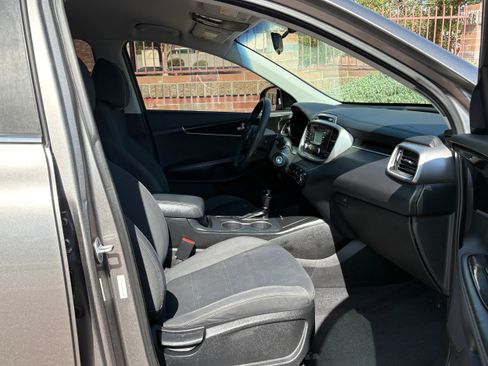 Used 2017 Kia Sorento FWD image 11