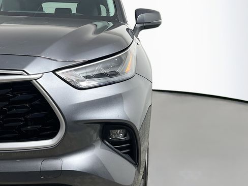 Used 2023 Toyota Highlander LE image 12