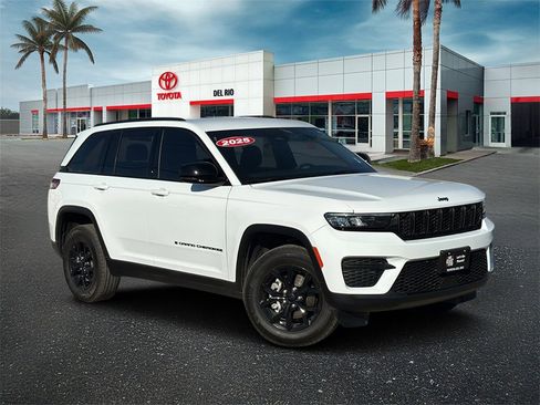 Used 2025 Jeep Grand Cherokee Altitude image 1