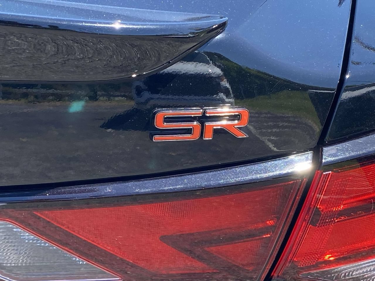 Used 2025 Nissan Sentra SR FWD image 9