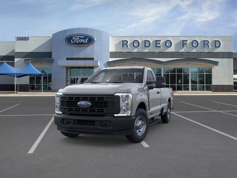 Used 2025 Ford F250 XL RWD image 2