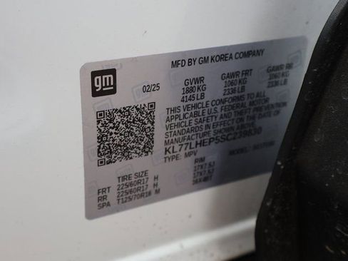 Certified 2025 Chevrolet Trax LT w/ LT Convenience Package FWD image 40