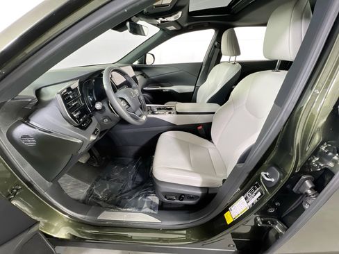 Used 2025 Lexus RX 350h w/ Accessory Package AWD/4WD image 21