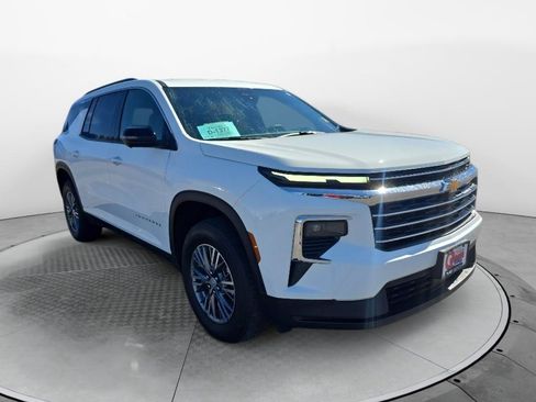 Used 2026 Chevrolet Traverse LT w/ Driver Confidence Package AWD/4WD image 7