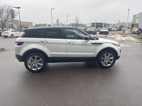 Used 2018 Land Rover Range Rover Evoque SE Premium image 9