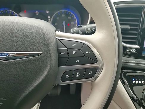 Used 2021 Chrysler Pacifica Limited w/ Premium & Safety Sphere Group image 25
