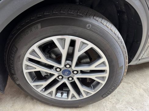 Used 2022 Ford Escape SEL w/ Technology Package image 28