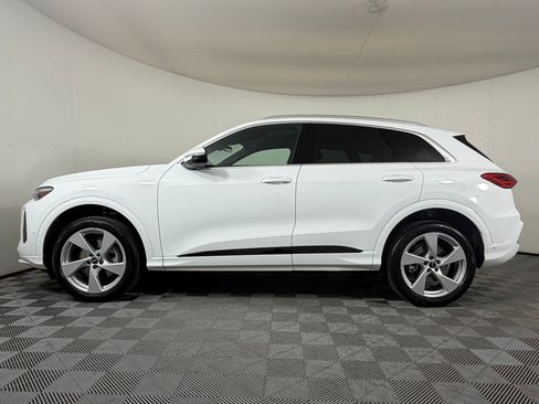 Used 2025 Audi Q5 Premium AWD/4WD image 2