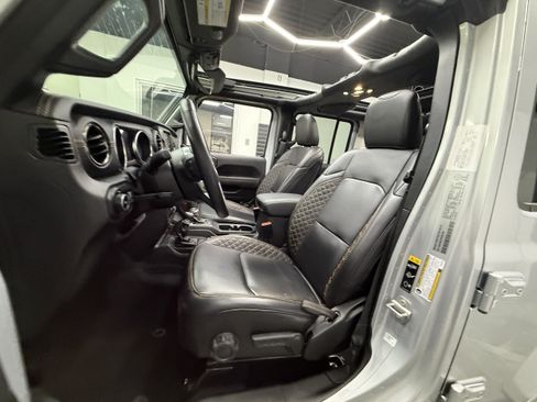 Used 2023 Jeep Wrangler Unlimited Sahara AWD/4WD image 10