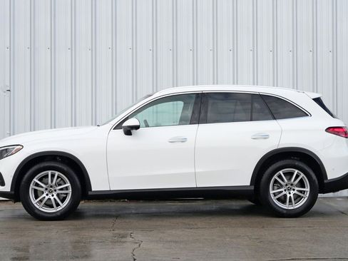 Used 2025 Mercedes-Benz GLC 300 4MATIC image 9