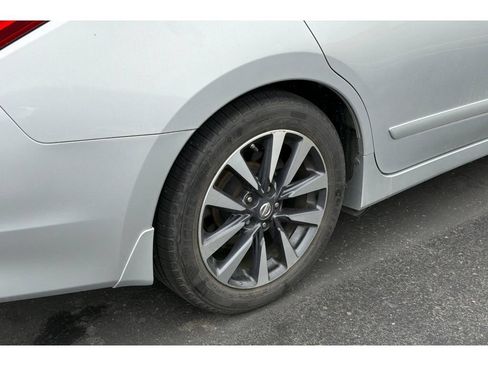 Used 2016 Nissan Altima 2.5 SV FWD image 4