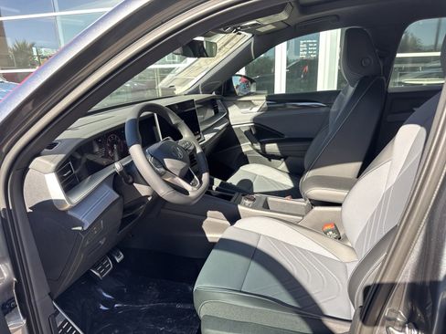 New 2026 Volkswagen Tiguan SE R-Line image 11