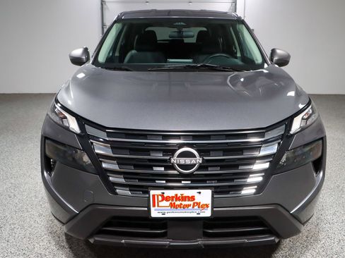 Used 2024 Nissan Rogue SV image 4