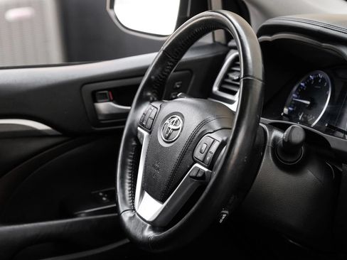 Used 2017 Toyota Highlander Limited Platinum FWD image 19