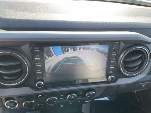 Used 2021 Toyota Tacoma TRD Sport w/ Technology Package image 11