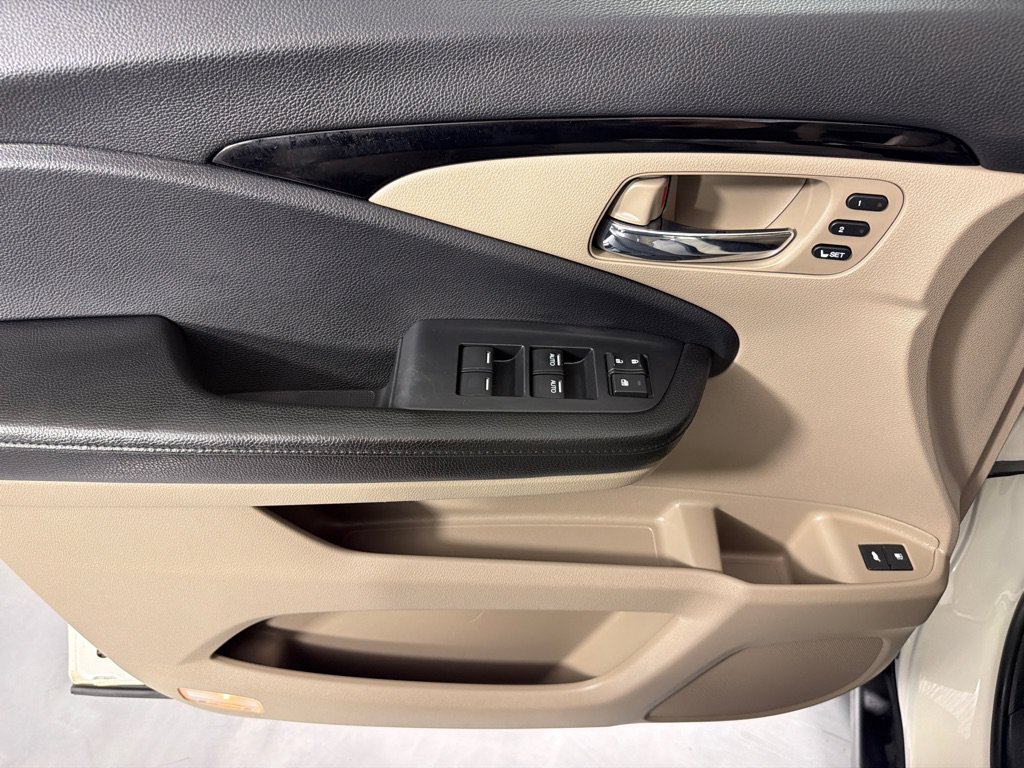 Used 2016 Honda Pilot Elite image 9