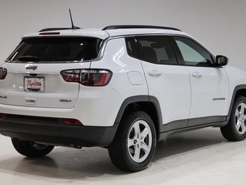 Used 2023 Jeep Compass Latitude w/ Sun and Sound Group AWD/4WD image 8