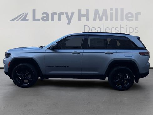 New 2025 Jeep Grand Cherokee Limited w/ Black Appearance Package image 2