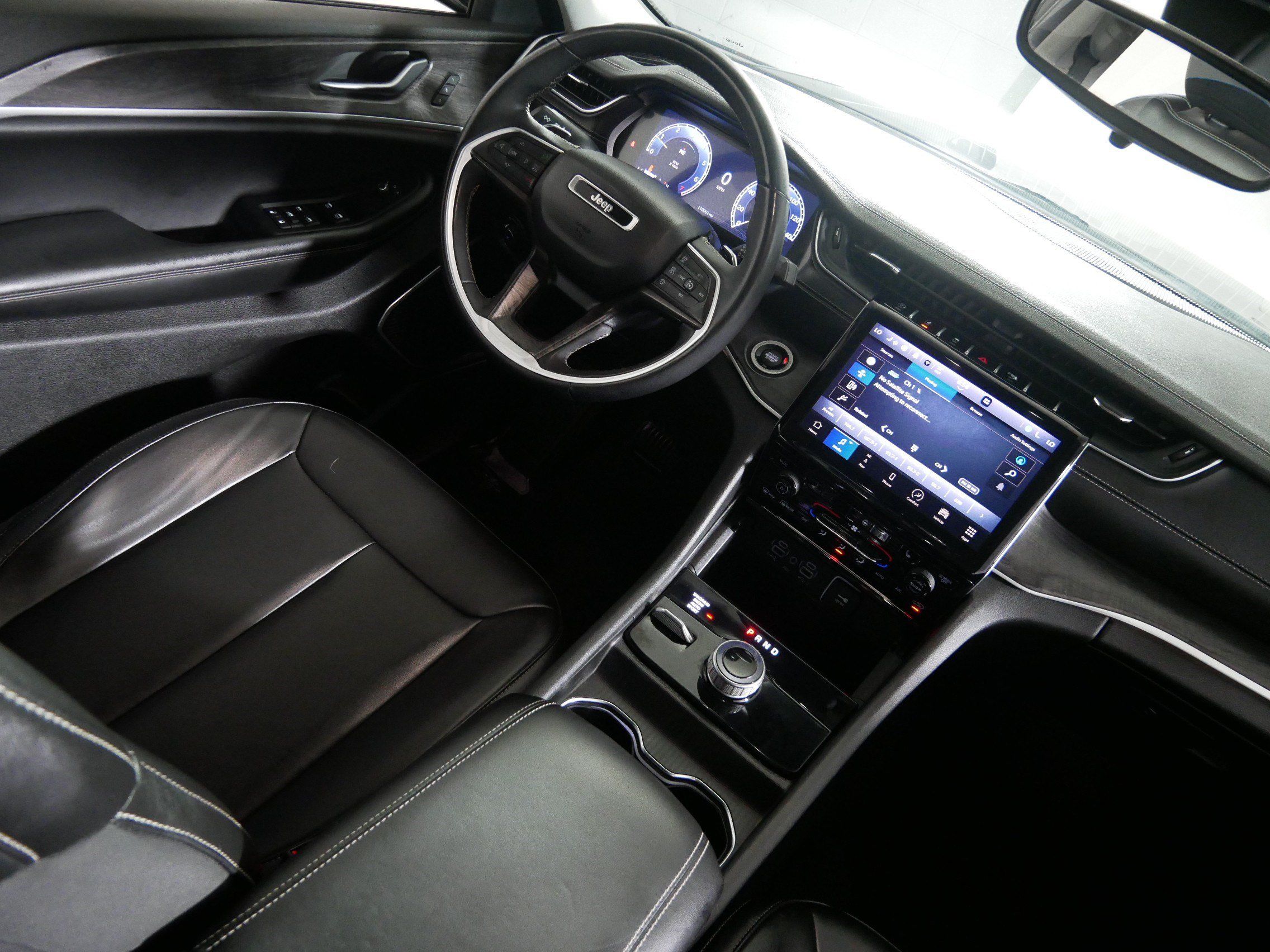 Used 2023 Jeep Grand Cherokee L Limited AWD/4WD image 9