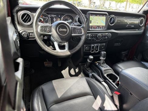 Used 2022 Jeep Wrangler Unlimited Sahara AWD/4WD image 18