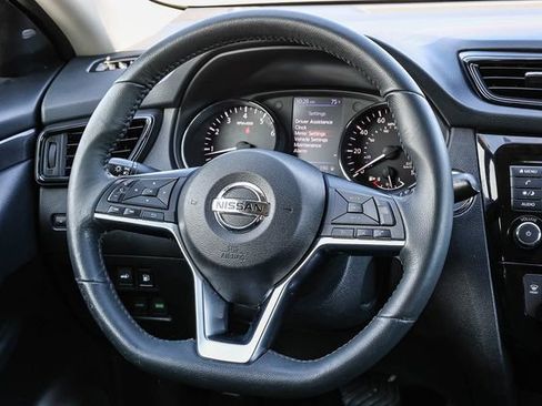 Used 2018 Nissan Rogue SV FWD image 16