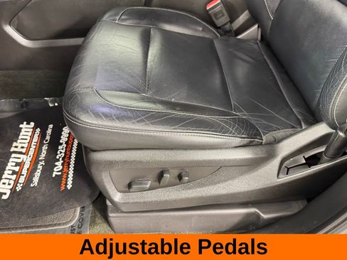 Used 2017 Chevrolet Suburban LT image 14