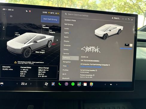 Used 2025 Tesla Cybertruck AWD Crew Cab image 31
