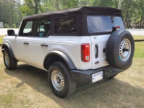 New 2025 Ford Bronco Base image 8