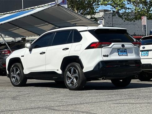 Used 2021 Toyota RAV4 SE image 6