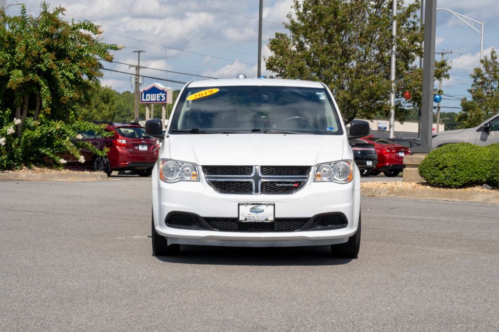 Used 2019 Dodge Grand Caravan SE w/ UConnect Hands-Free Group FWD image 2
