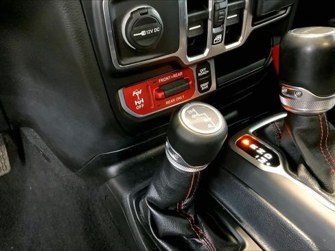 Used 2021 Jeep Gladiator Rubicon AWD/4WD image 34
