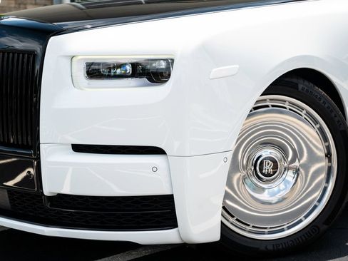 Used 2019 Rolls-Royce Phantom Sedan RWD image 3