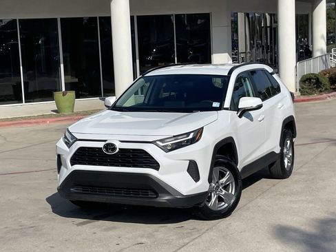 Used 2023 Toyota RAV4 XLE image 9