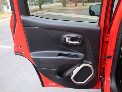 Used 2016 Jeep Renegade Limited image 24