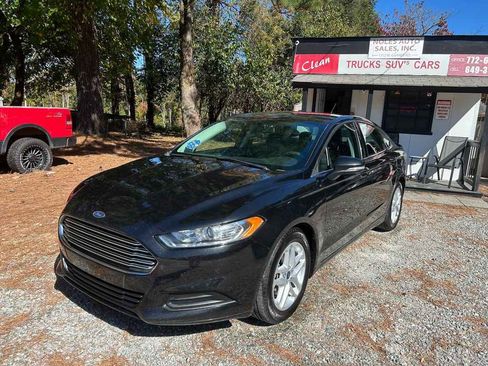 Used 2015 Ford Fusion SE image 1