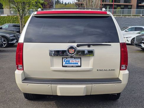 Used 2013 Cadillac Escalade Luxury AWD/4WD image 6