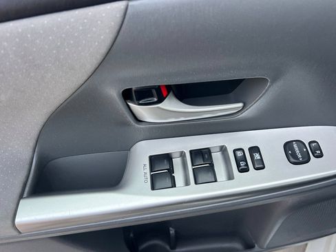Used 2013 Toyota Prius V Three FWD image 8
