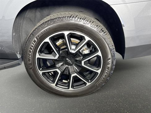 Certified 2021 Chevrolet Suburban RST w/ Luxury Package RWD image 31