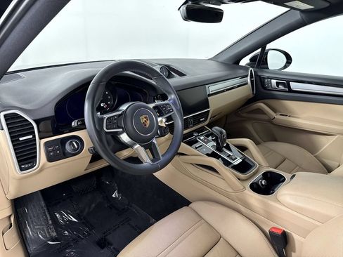 Certified 2023 Porsche Cayenne Platinum Edition AWD/4WD image 4