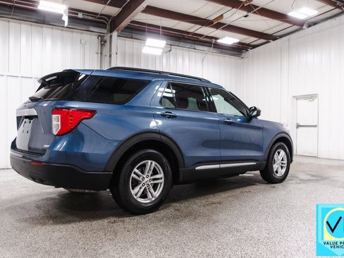 Used 2020 Ford Explorer XLT image 6