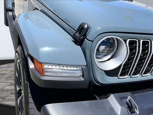 Used 2025 Jeep Wrangler Unlimited Sahara AWD/4WD image 28
