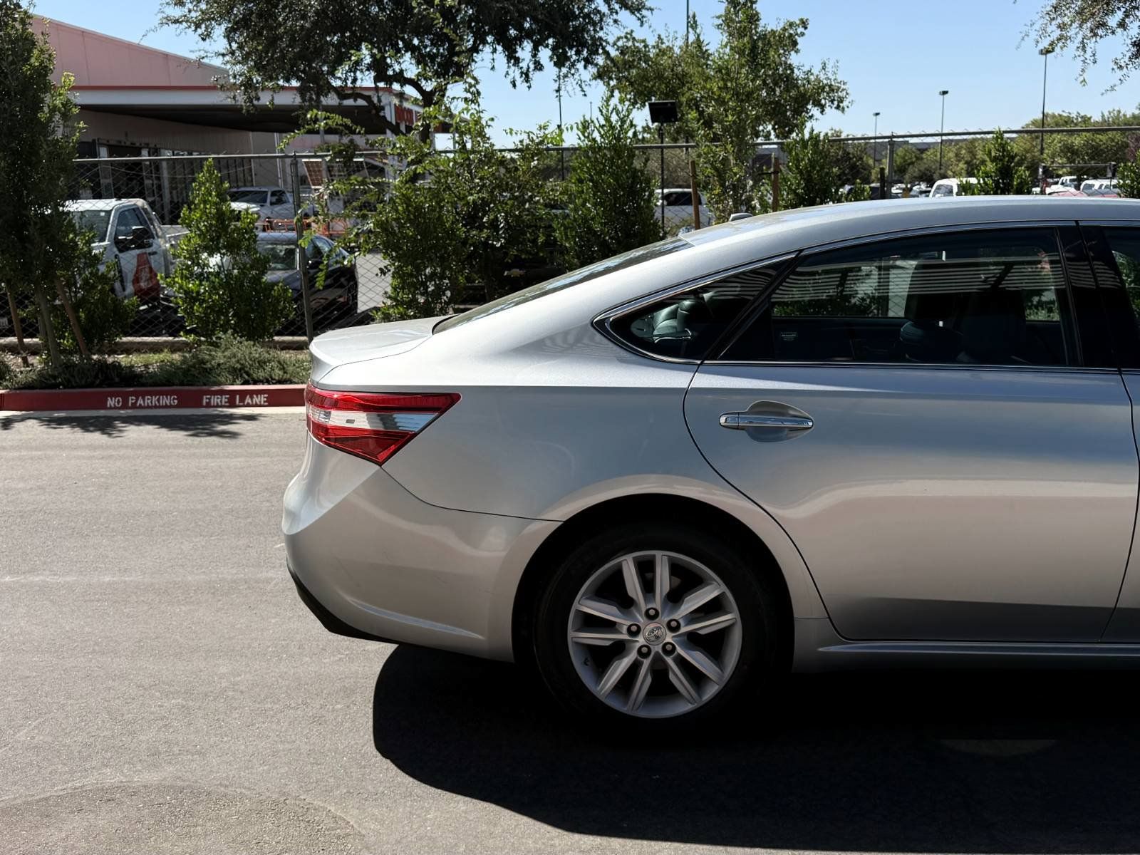 Used 2015 Toyota Avalon XLE FWD image 5