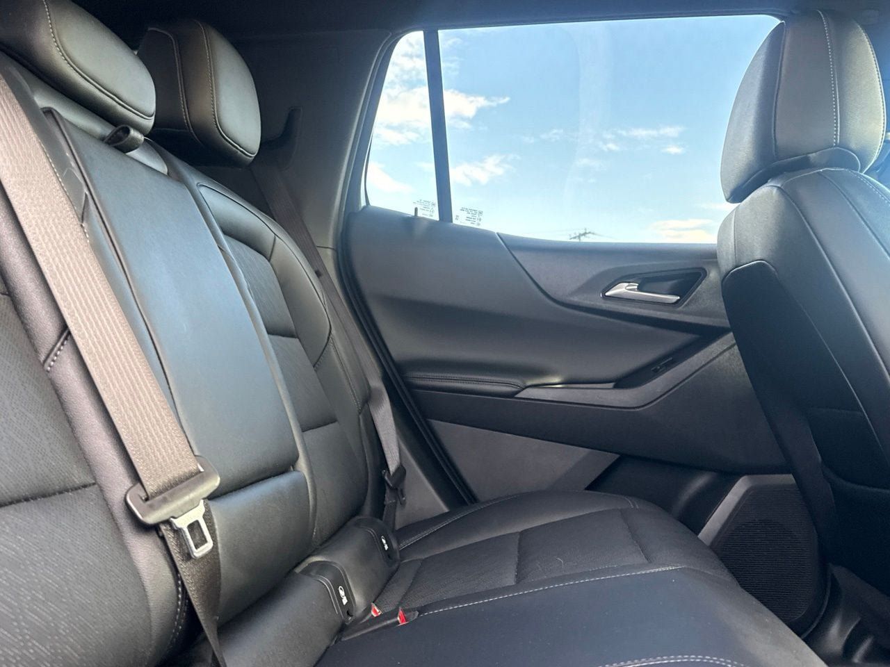 Used 2025 Chevrolet Equinox LT w/ Convenience Package II FWD image 32