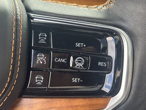 Used 2023 Jeep Grand Wagoneer Series III AWD/4WD image 28
