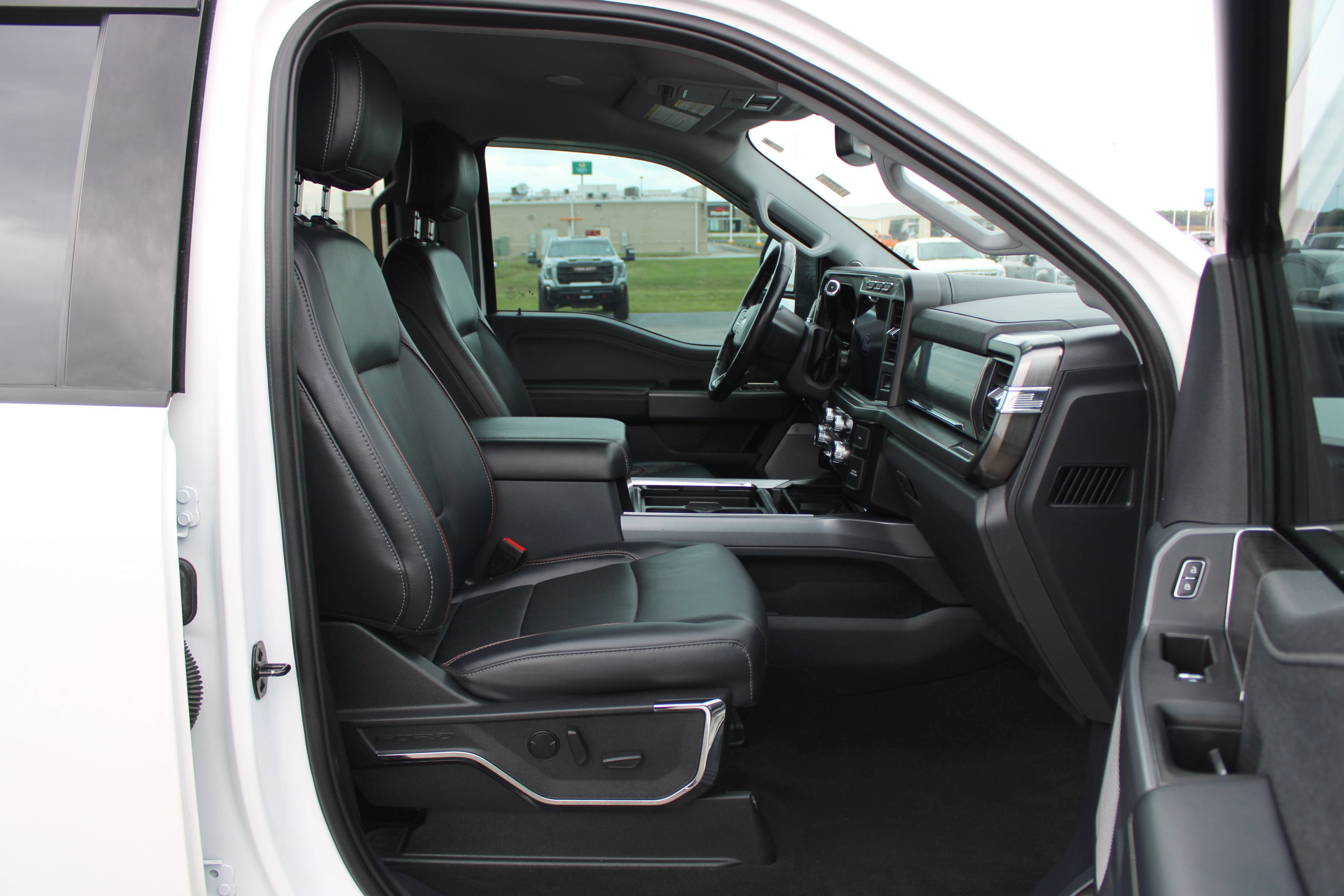 Used 2024 Ford F450 Lariat w/ Lariat Ultimate Package AWD/4WD image 15