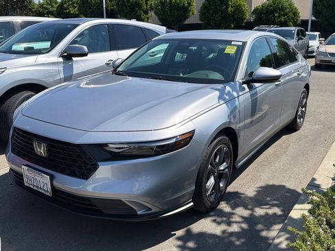 Used 2023 Honda Accord EX image 2